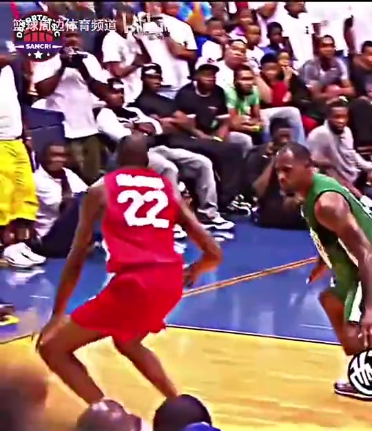 【体育头条】现场观众太爽了！两大王牌同场竞技！当年野球场詹姆