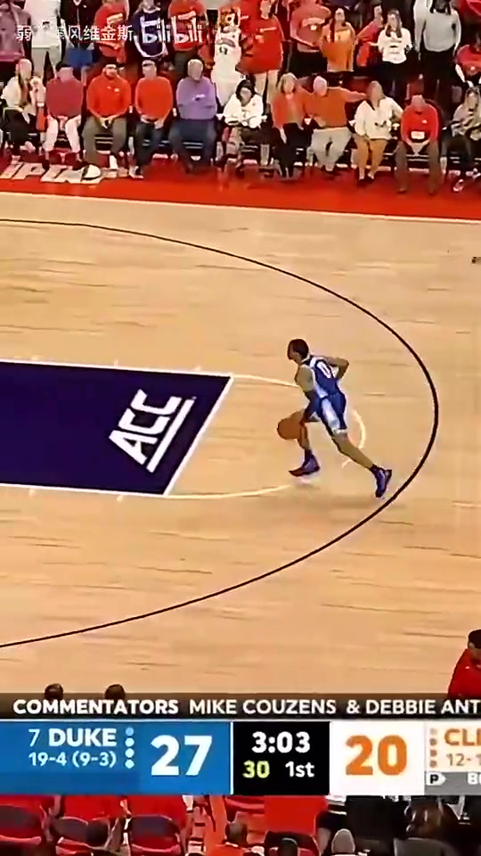 【视频/集锦】危险动作！NCAA恐怖一幕：球员后方追防空中恶意推人！