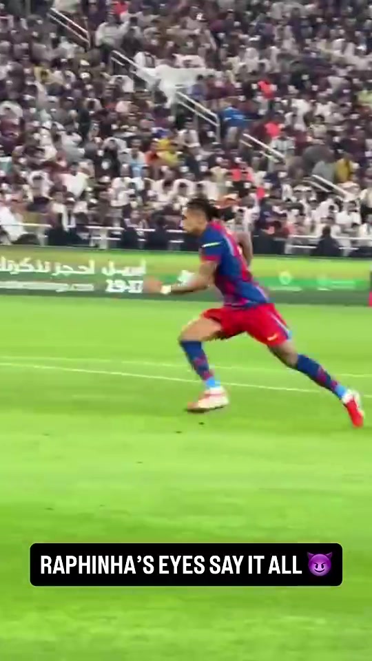 【值得一看】登贝莱同款！拉菲尼亚在开球前作出紧逼姿势，开球后冲刺拼抢