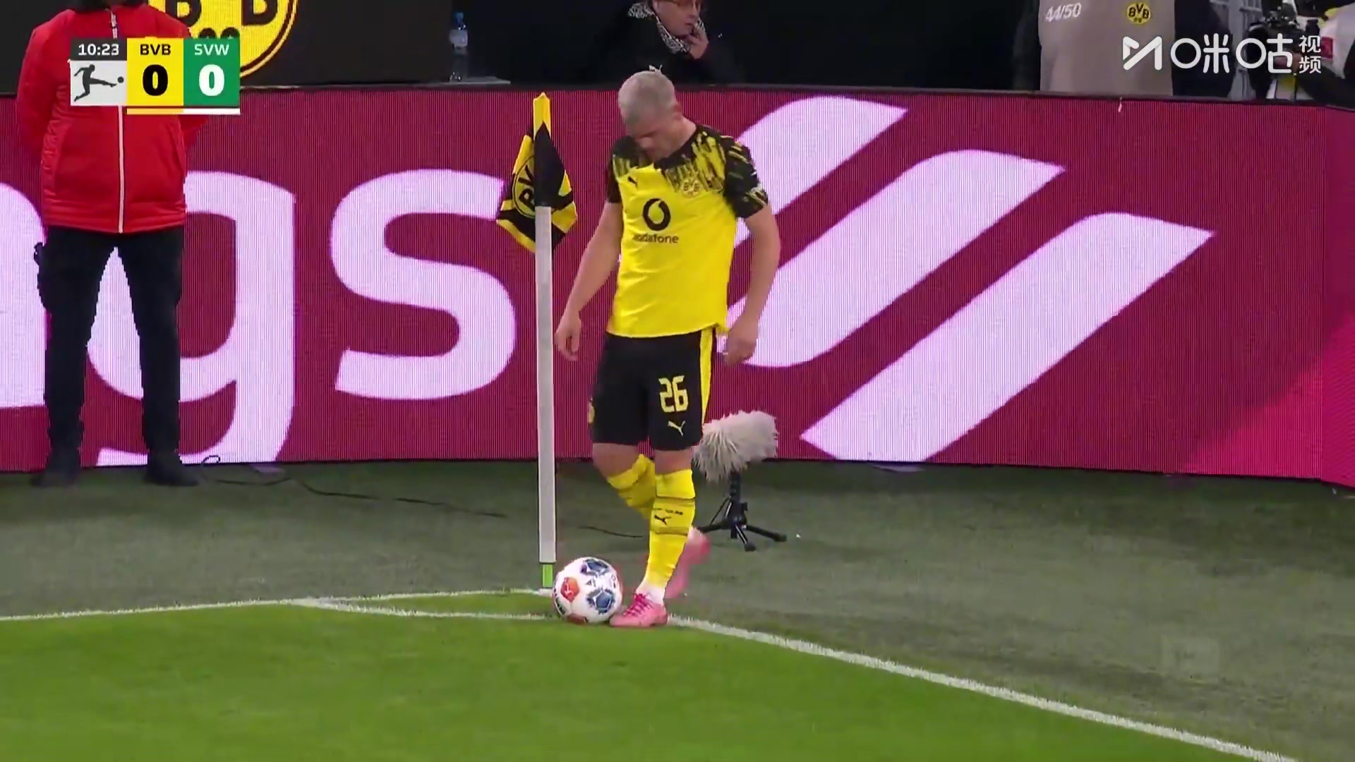 铁卫！施洛特贝克角球机会小禁区头槌破门