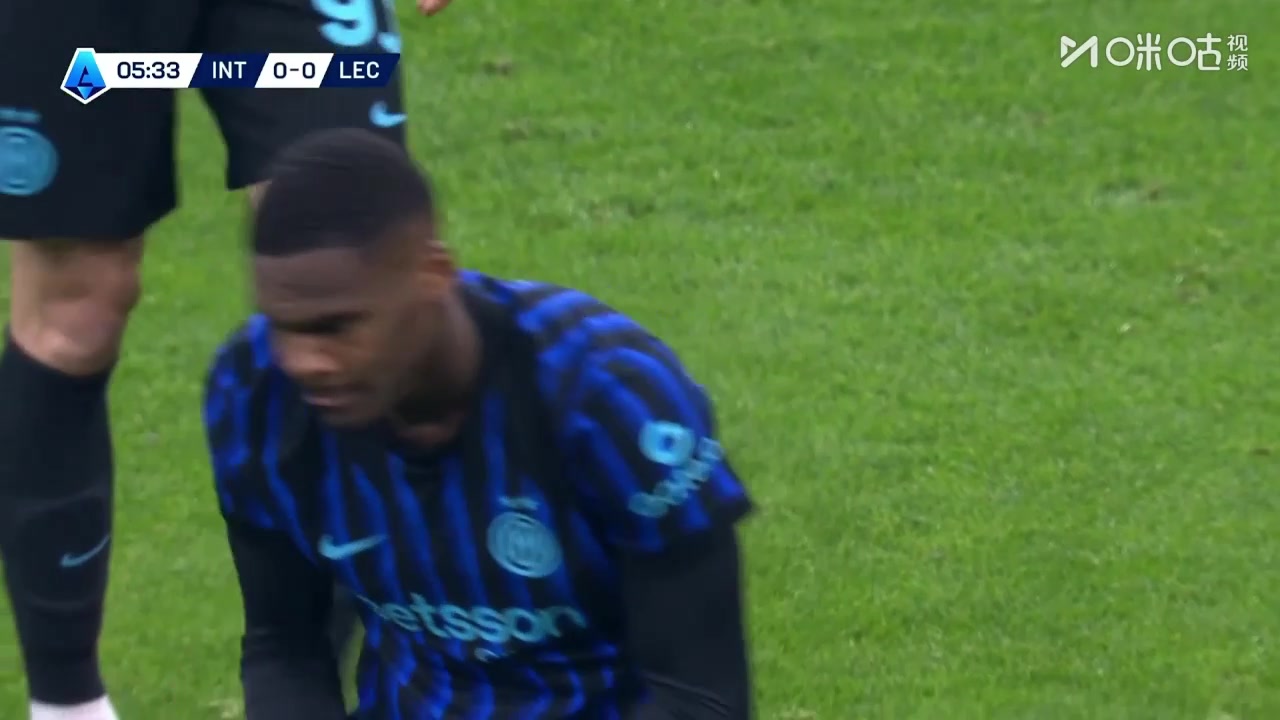 太灵巧了！博尼人群中1V5摆脱防守射门遭神扑！