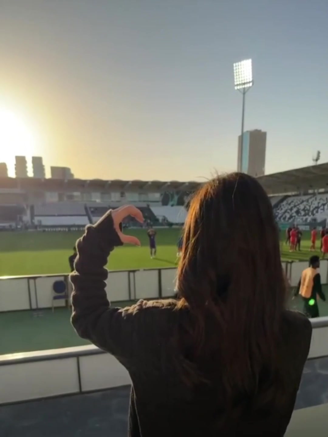 [体育视频]俊男靓女！李昊晒女友：我的福星来看的比赛没输过