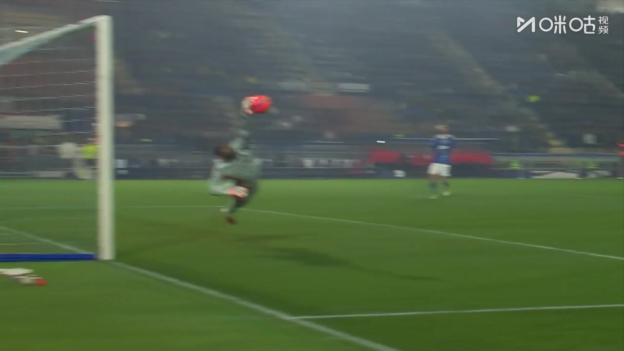 门将立功！尼科-帕斯跟进兜射死角迈尼昂飞身扑出！