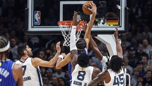 [推荐]今日十佳球-布莱克1v4惊天隔扣 文班排球大帽&追身三分