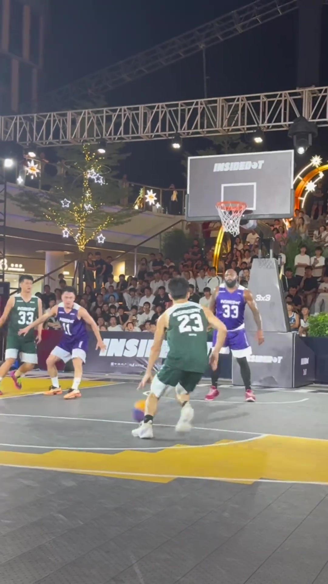 【篮球】笑死！民间野球赛这球走步了吧？连队友33号都看不下去