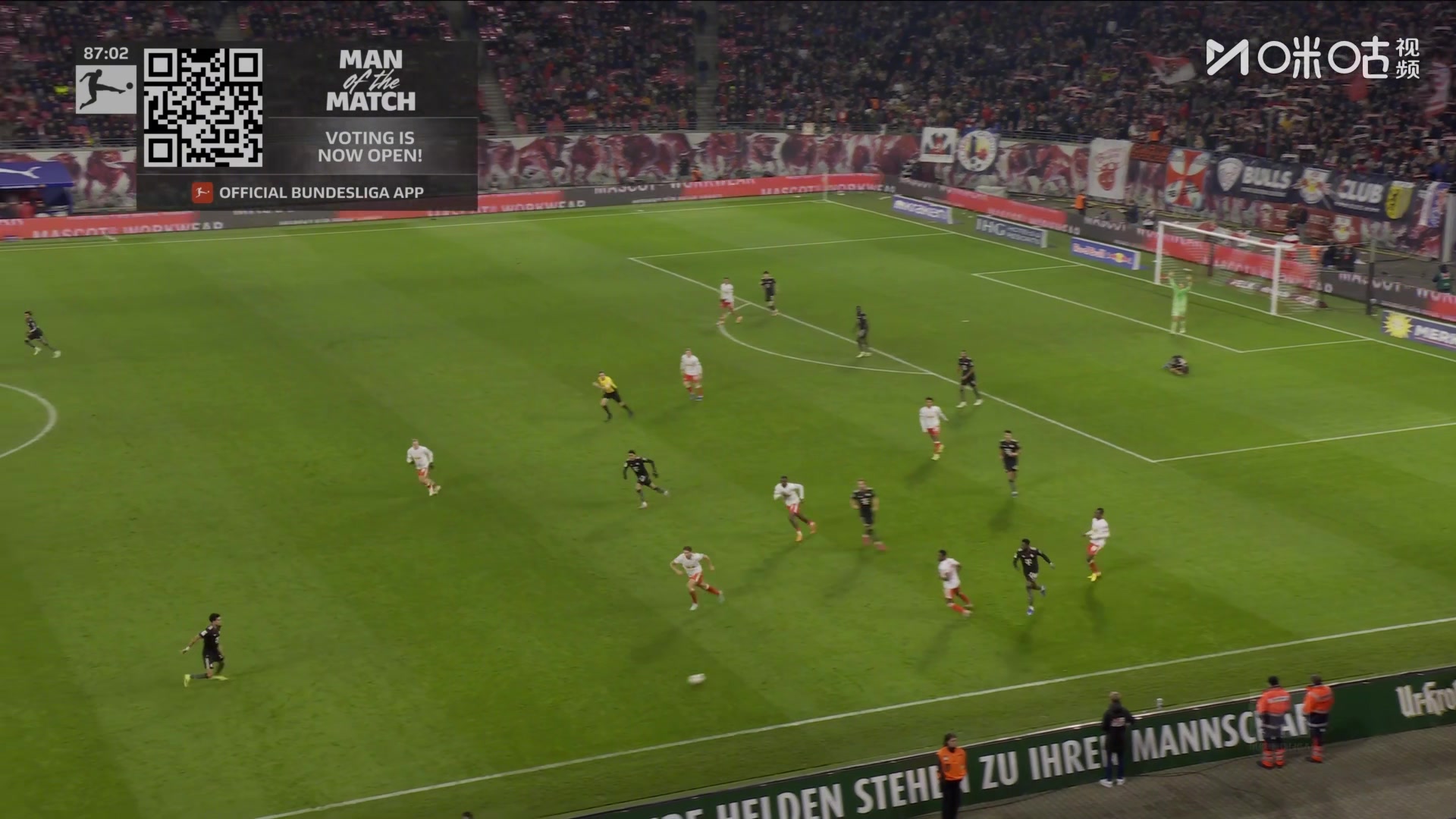 五分钟三球！穆西亚拉禁区分球，奥利塞推射破门