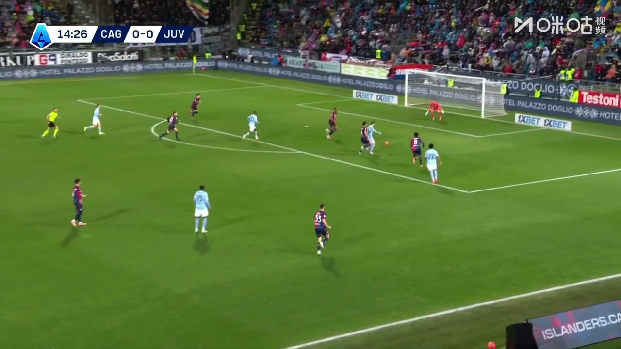 点球取消！米雷蒂禁区倒地造点球！主裁查看VAR取消点球！