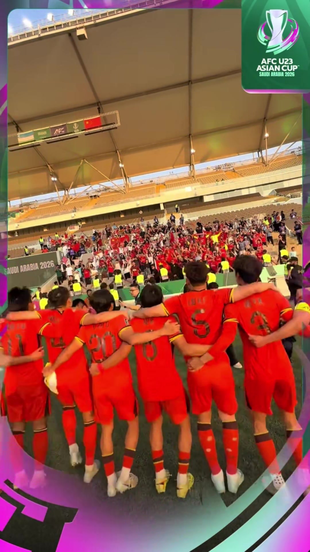 晋级半决赛！U23国足赛后激情谢场+举中国国旗合影