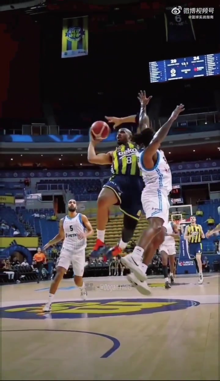 【精彩剪辑】当年湖人的非卖品，霍顿·塔克在欧洲联赛混得风生水起啊！