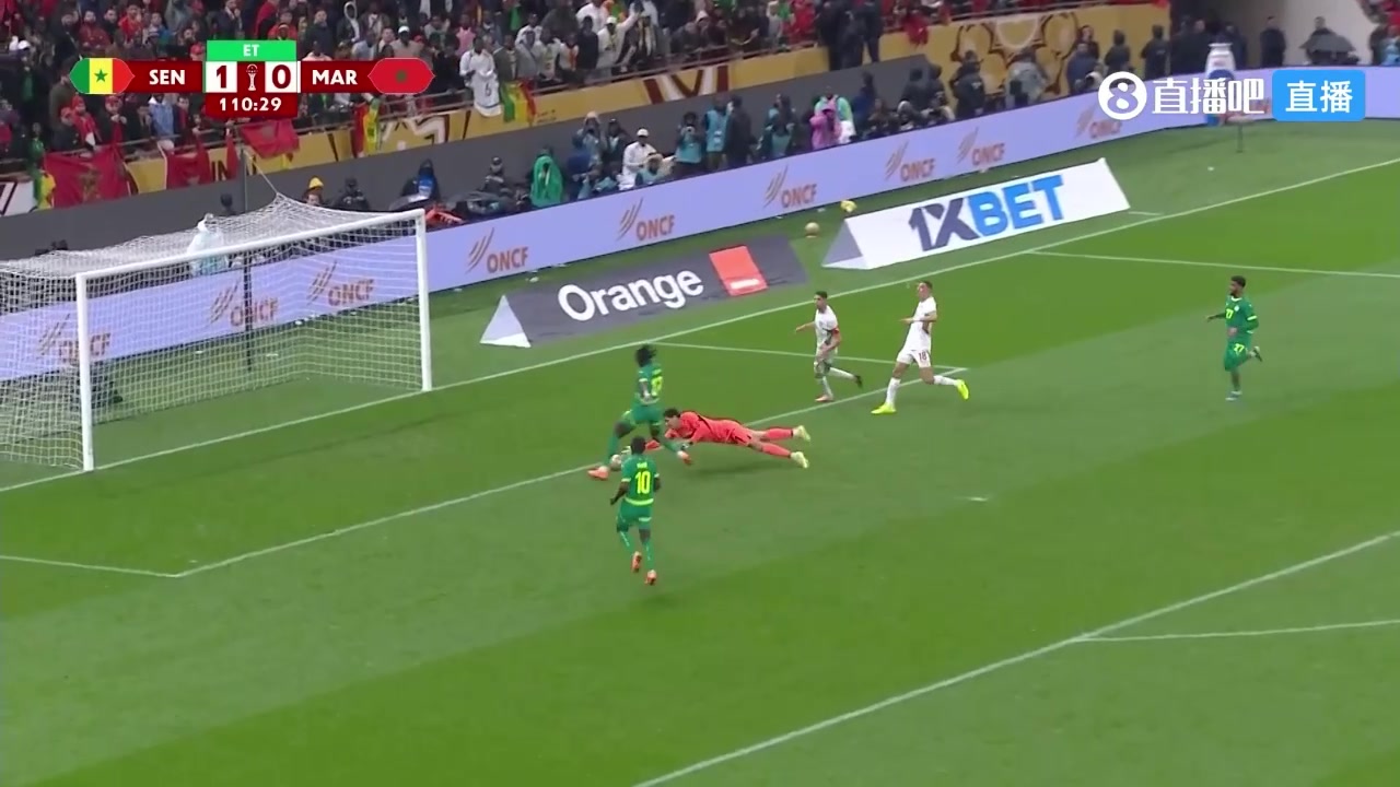 太逆天了！塞内加尔前锋恩迪亚耶超级空门不进！