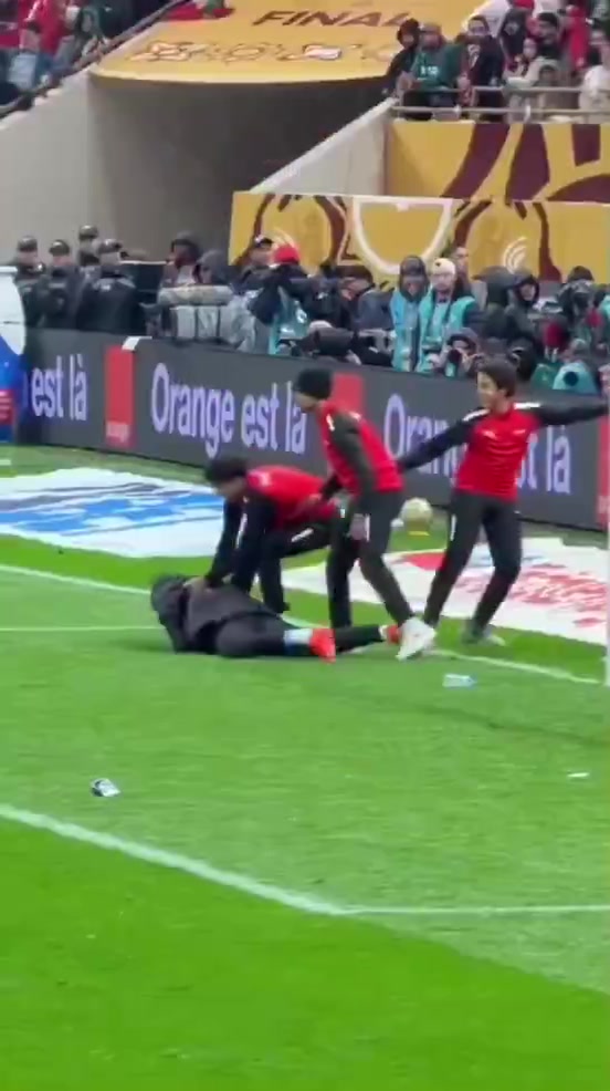 [有道理嘛?]非洲杯决战❌毛巾大战✔！塞内加尔的替补门将誓死