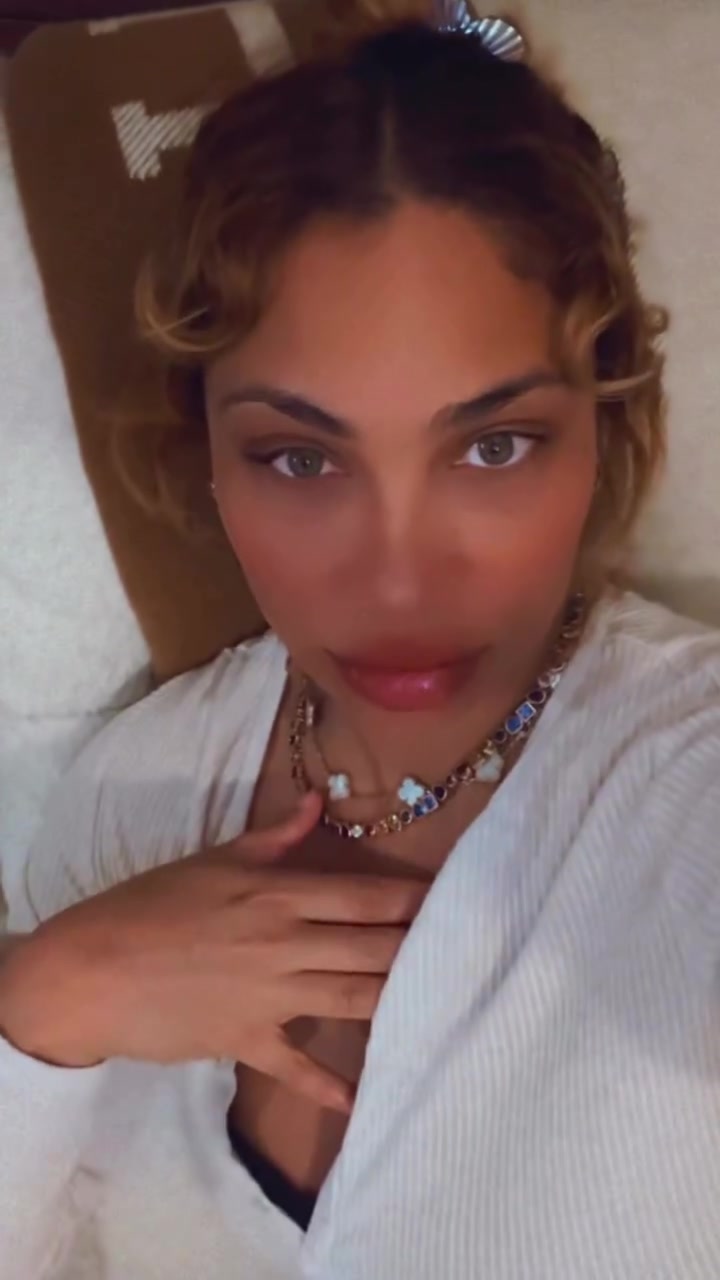 [精彩剪辑]哈登女友社媒晒自拍，这是想诱惑登哥吗？