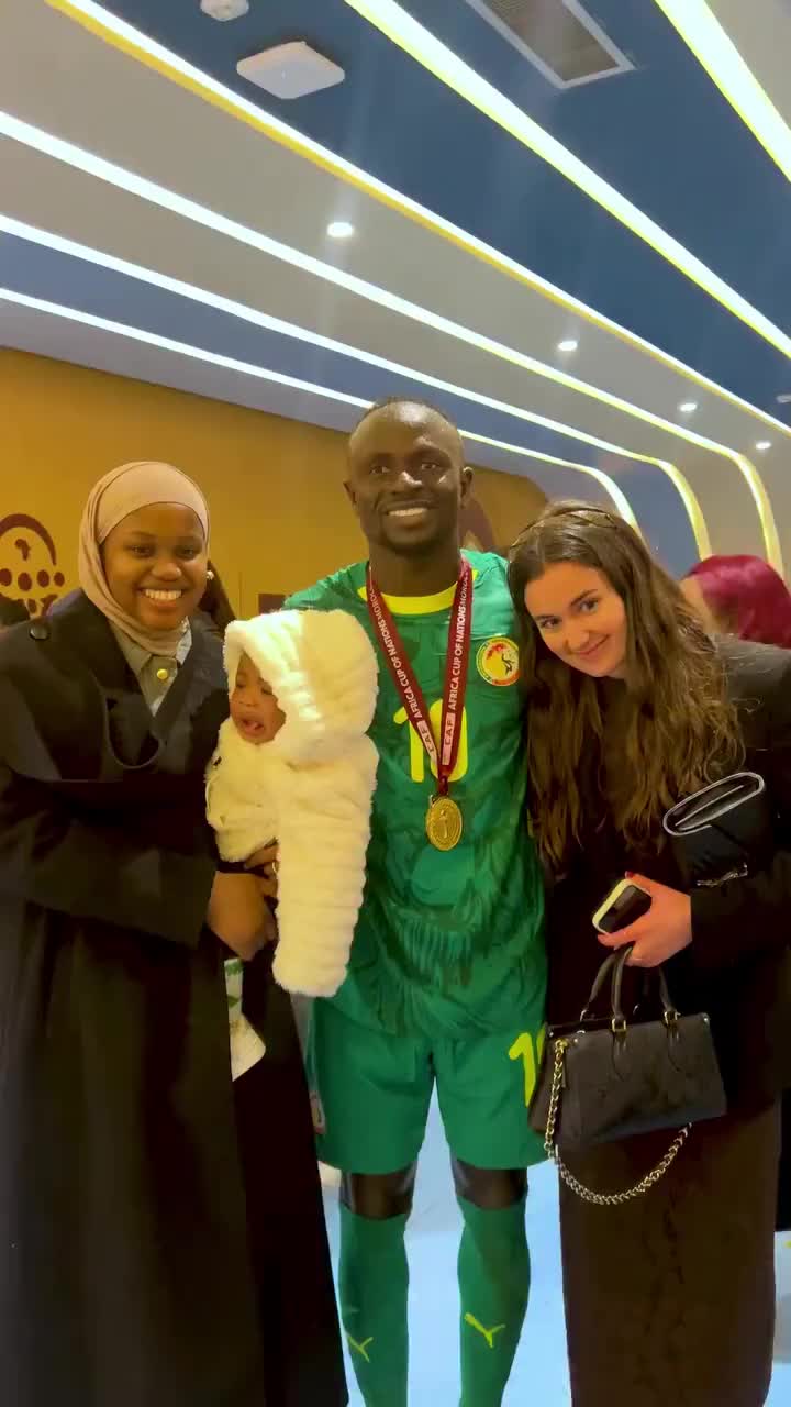 【视频】罕见露面！马内20岁妻子夺冠后开心合影