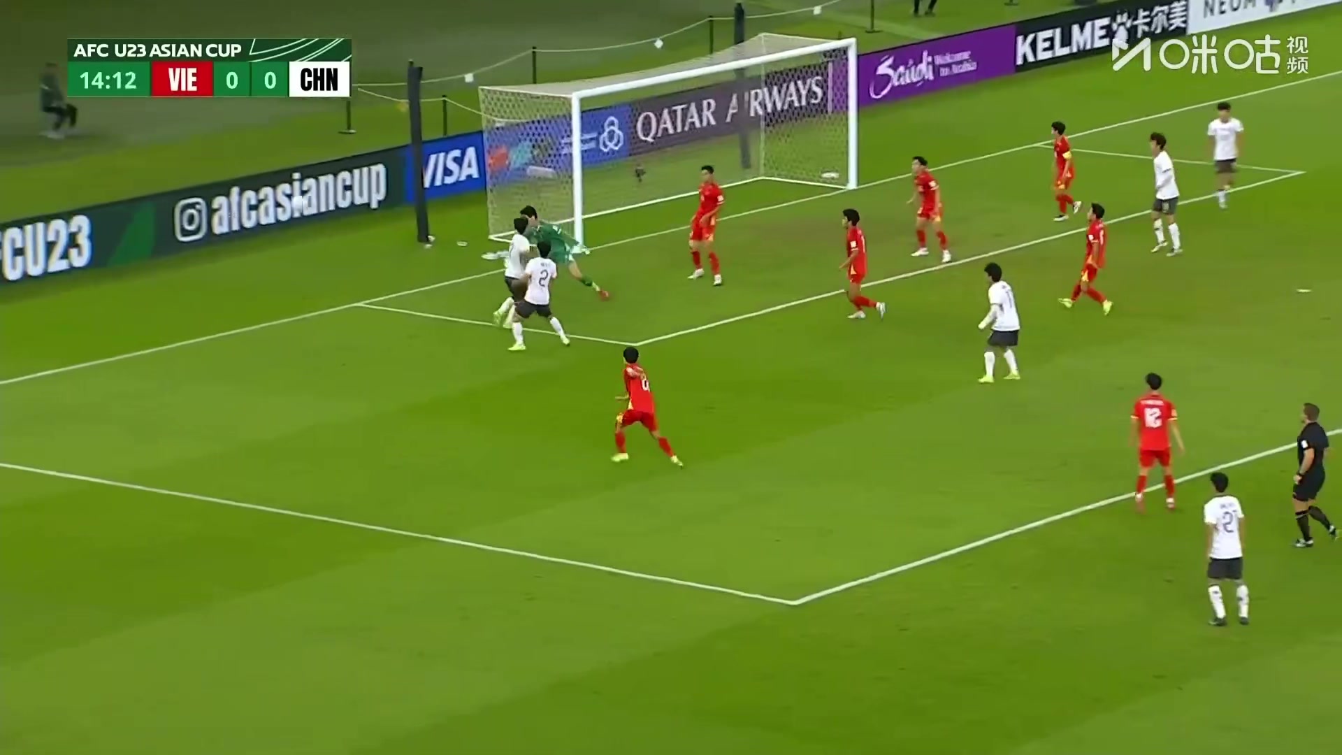 顶上就有了！鲍盛鑫精准传中，后点的杨希没有顶到皮球