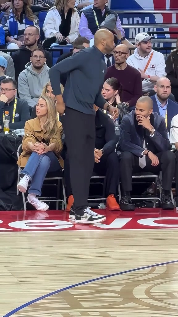 【球迷看点】当海布里之王遇上马刺传奇，昨晚的伦敦赛看台比球场还精彩