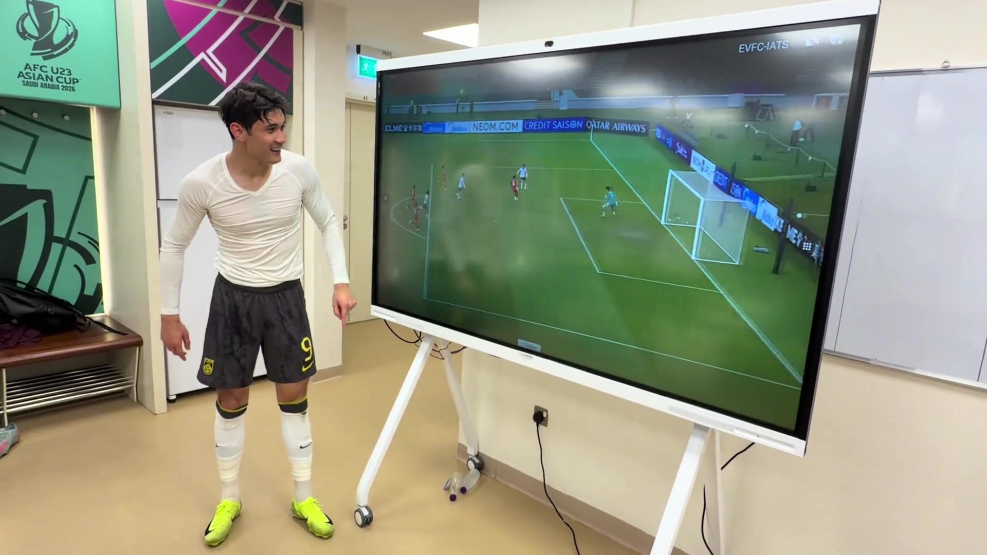 [今日视频]拜合拉木回看自己送给王钰栋的助攻，大喊这是一个空