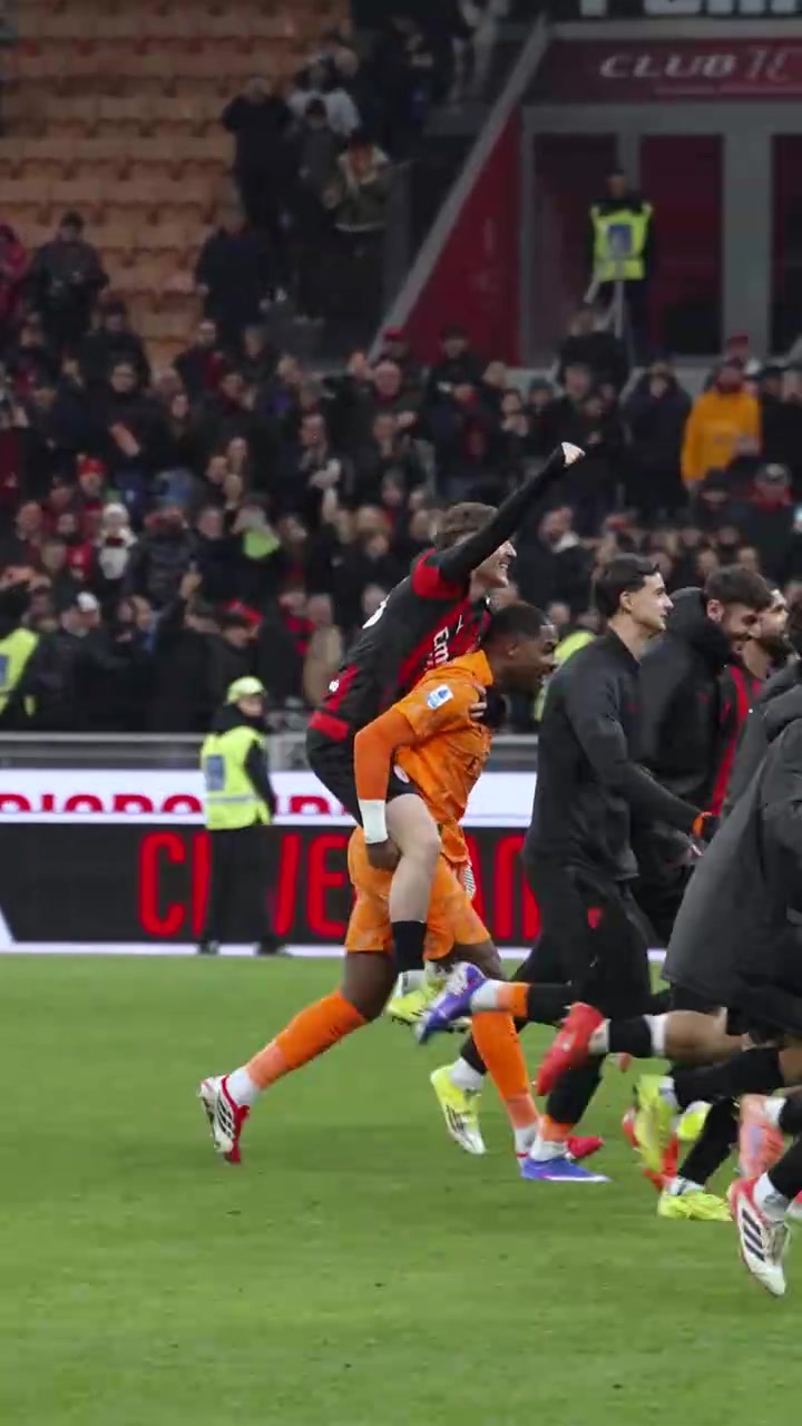 【视频/集锦】团结！温情一幕：赛后谢场时迈尼昂背起了受伤的萨