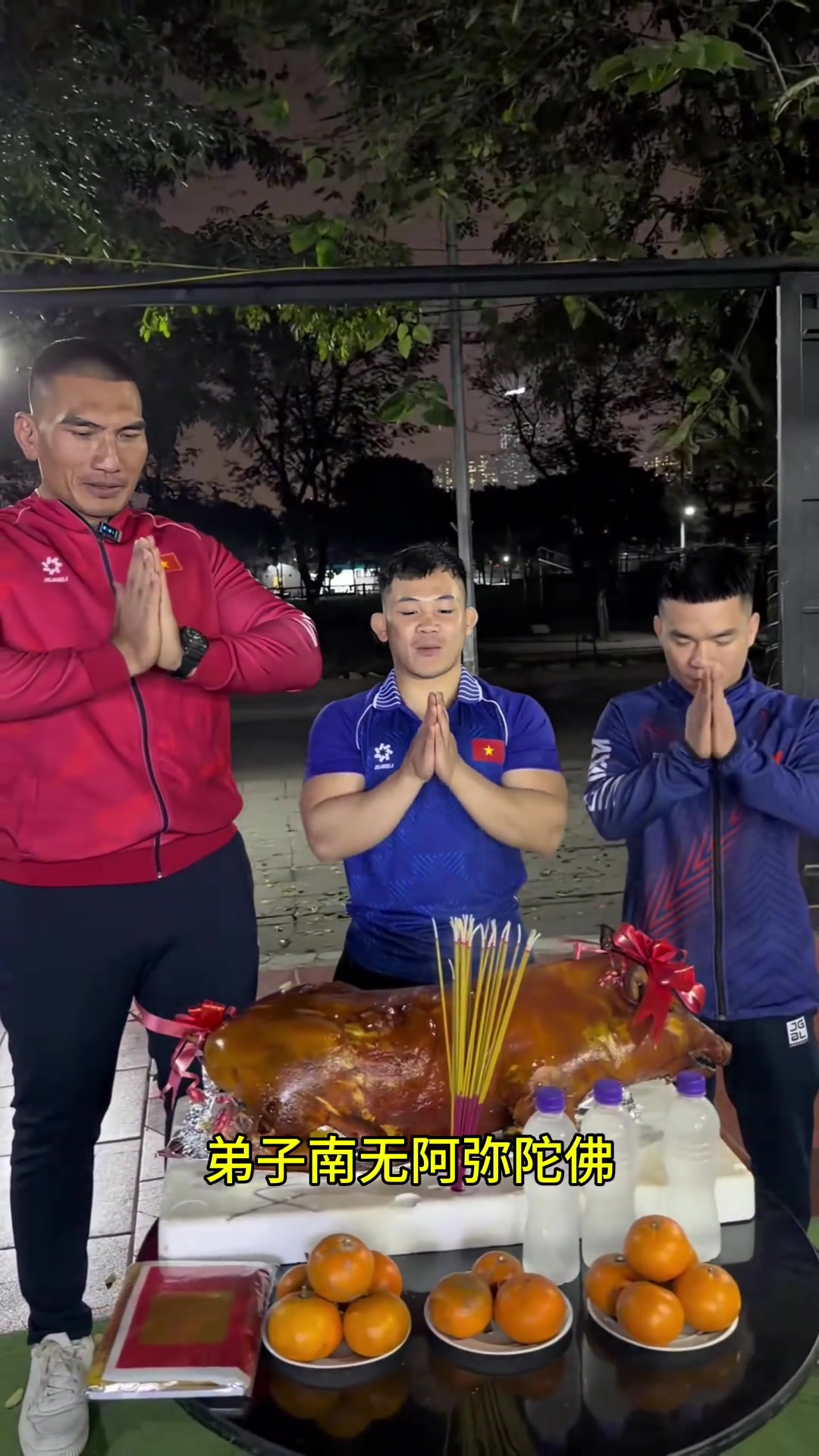 【视频】越南柔术运动员在亚洲杯半决赛赛前拜神祈福，希望3:0