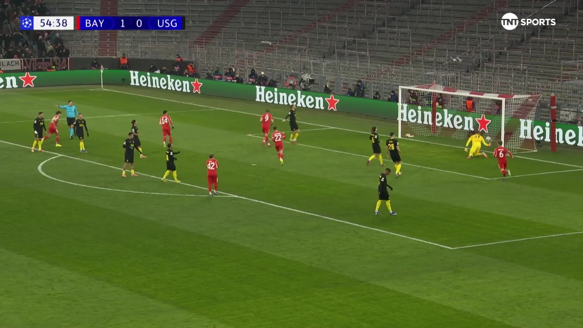 【集锦】欧冠-凯恩双响+失点金玟哉红牌 十人拜仁2-0圣吉罗斯