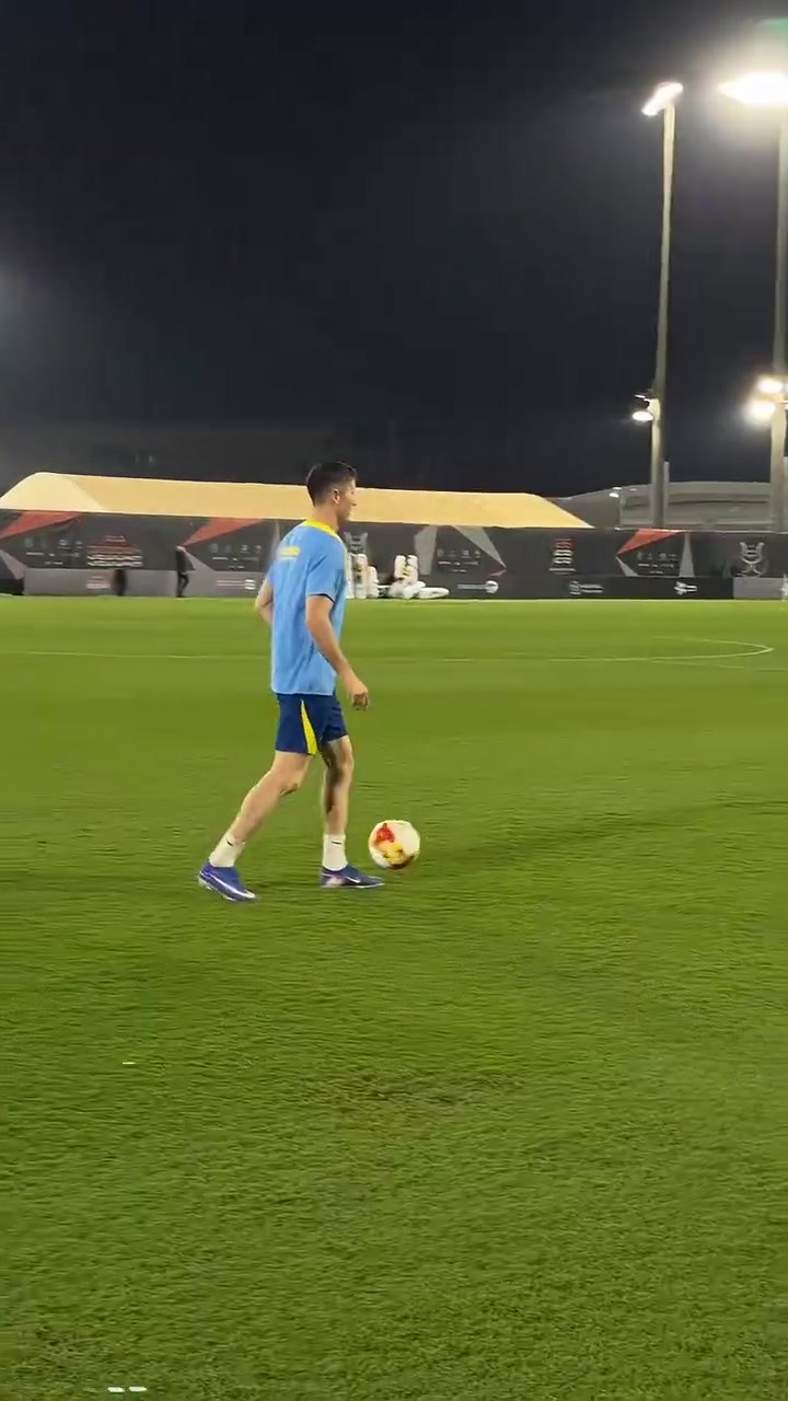 【赛事影像】经典展示⚽腰力！莱⚾万此前训练中展示⚾的花式技巧