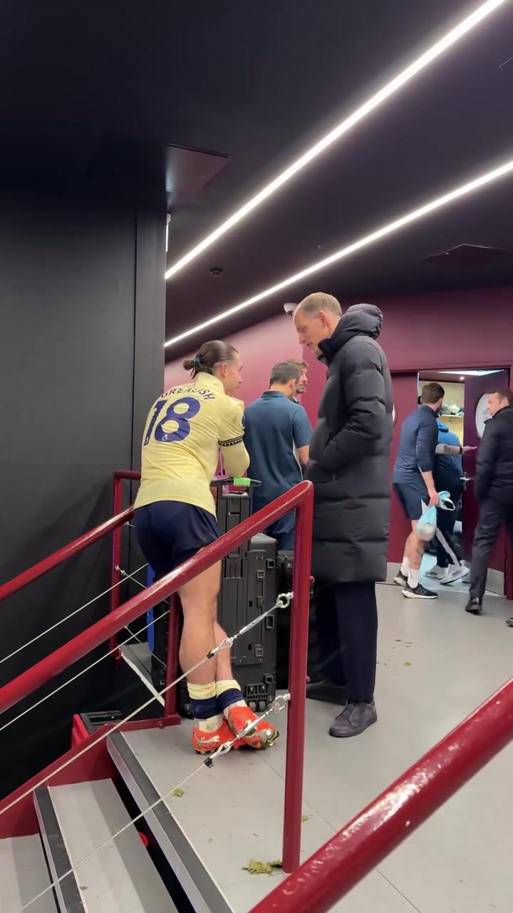 【最新赛点】这下还有机会吗？此前⚽赛后图⬆️赫尔和格拉利什聊