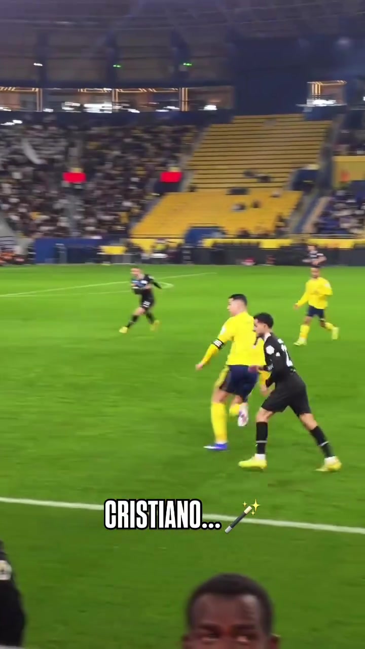 [体育视频]可惜了！近距离直拍C罗和队友的默契配合！