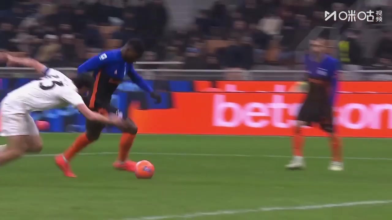 国米5-2锁定胜局！博尼禁区内过人小角度低射破门！