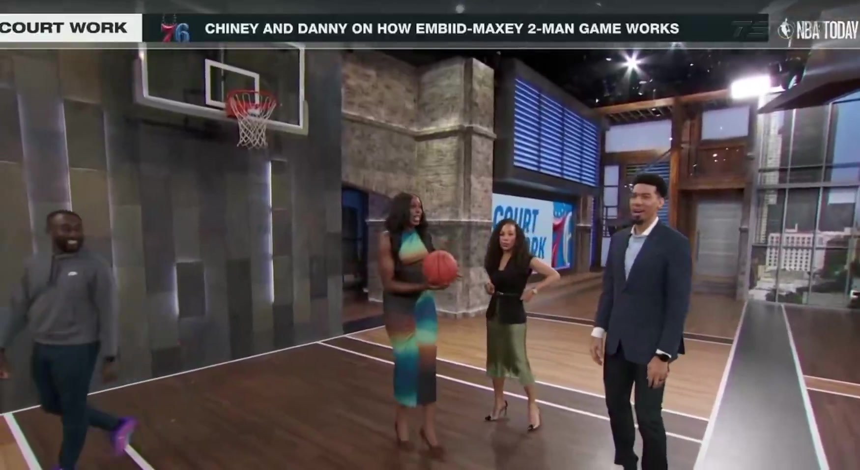 【冲击力画面】在女主持面前出糗铁林连铁三记抛⭐投，⬇️尴尬解