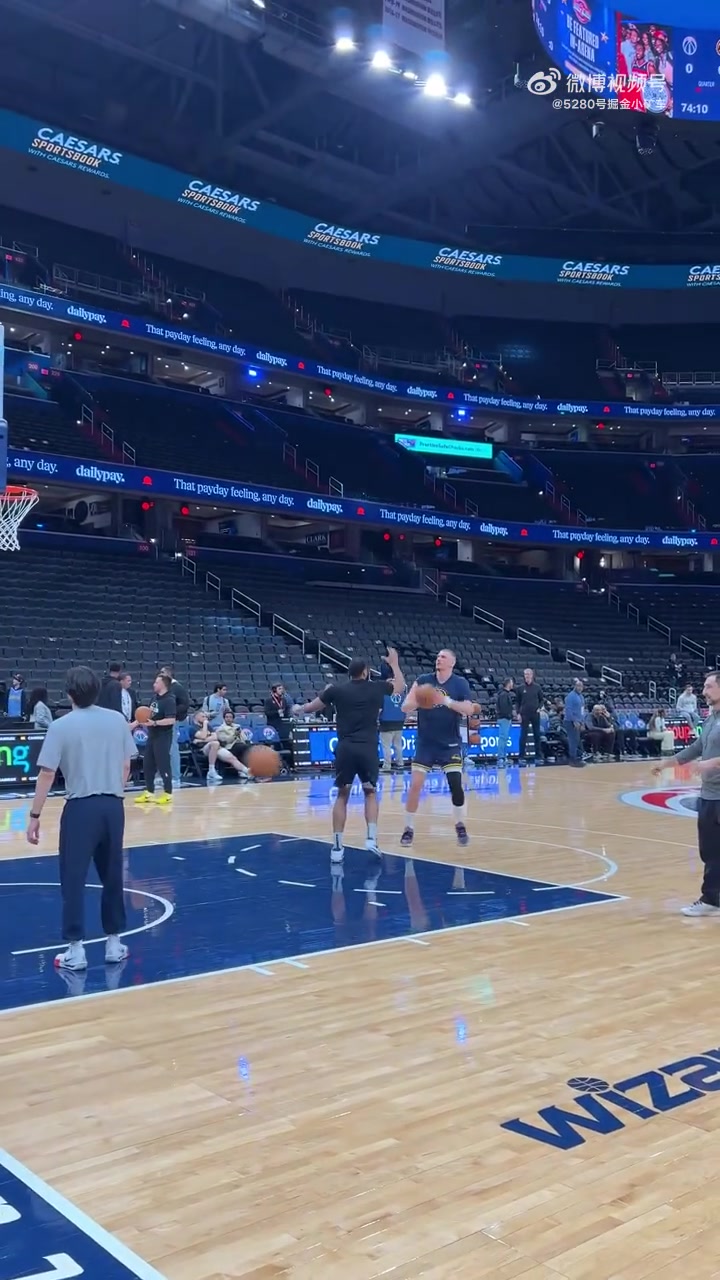 【深度视频】掘金利好！约基奇昨⚾天已经开始场边热身，这是受伤