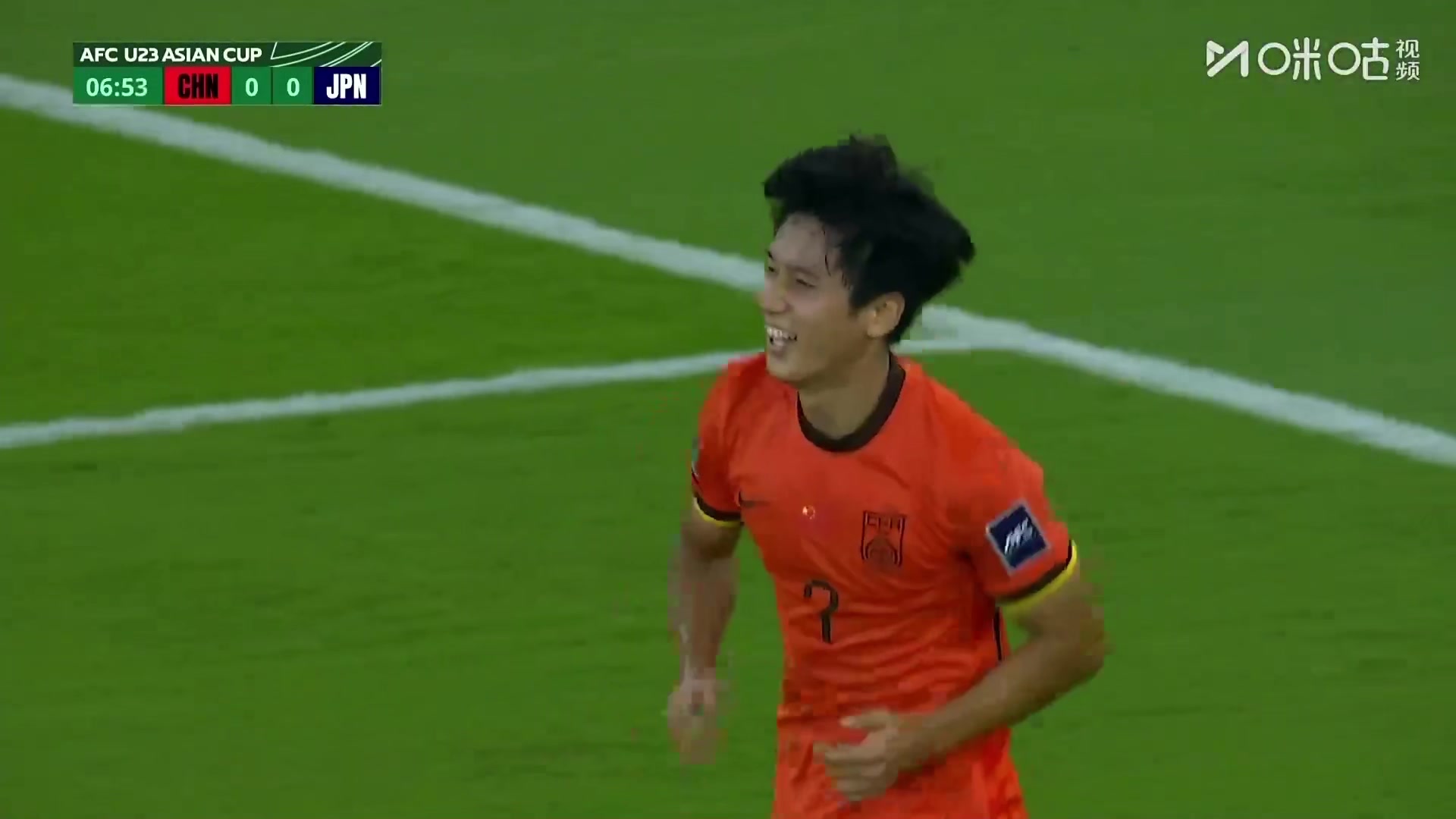 可惜了！徐彬传中，向余望头球造险！詹俊：传跑配合很默契