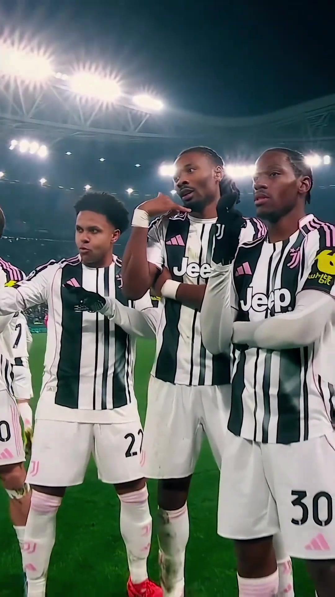 【视频】太帅了！尤文球迷：团体庆祝这块儿，我们还没虚过谁！