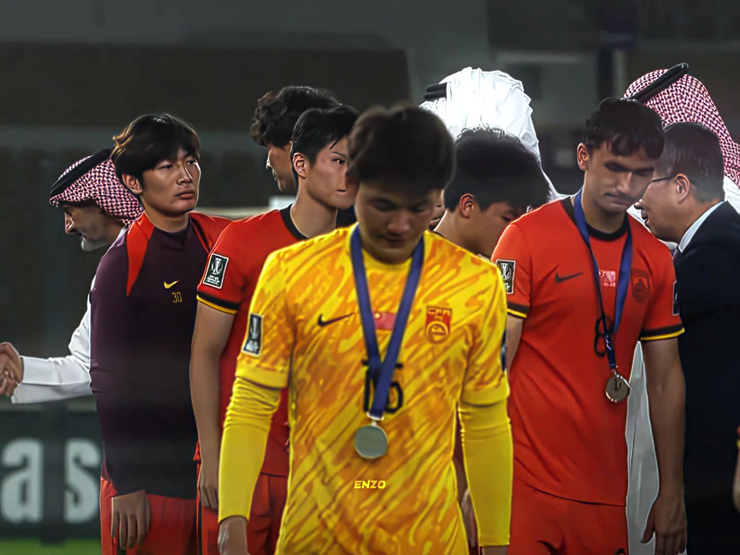 【中国足球】领奖时刻：李昊低头无奈，李镇全&鲍盛鑫摘下奖牌