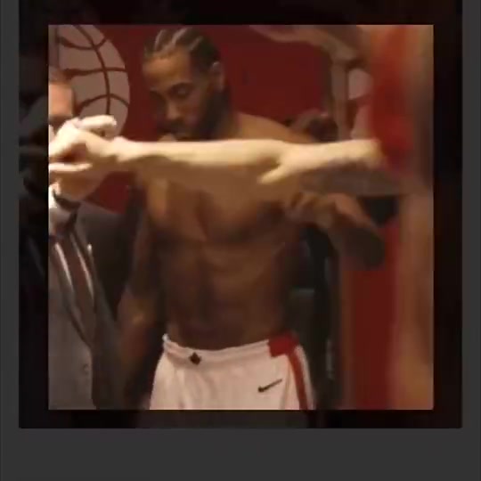 【今日集锦速览】壮的离谱！从猛龙刚来快船时⬇️，小卡的身材真的是巅峰状态！