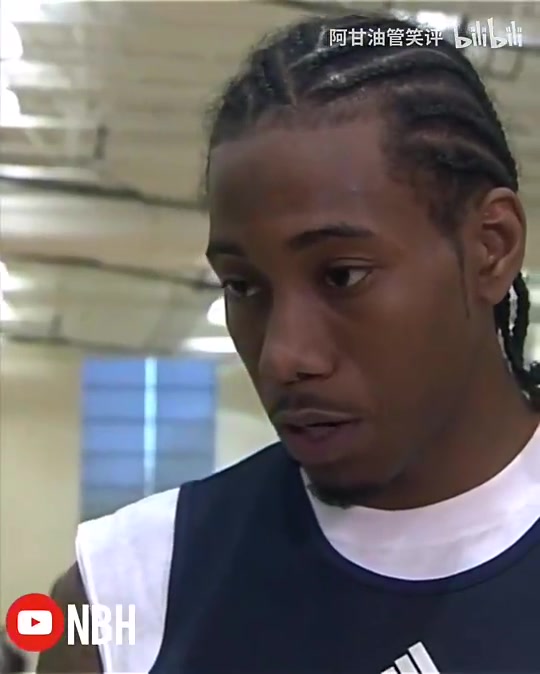 [你怎么看？]大手怪！马刺时期的小卡向镜头近距离展示自己的手