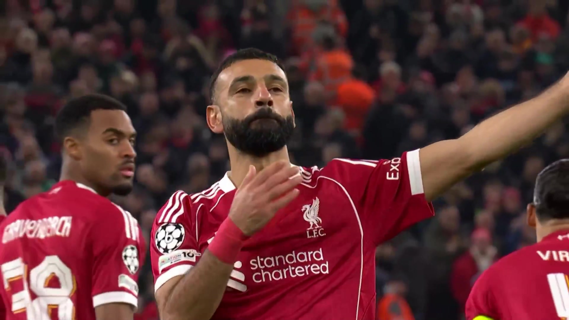 这配合可以！索博做球萨拉赫兜射世界波，打入归队后首球！