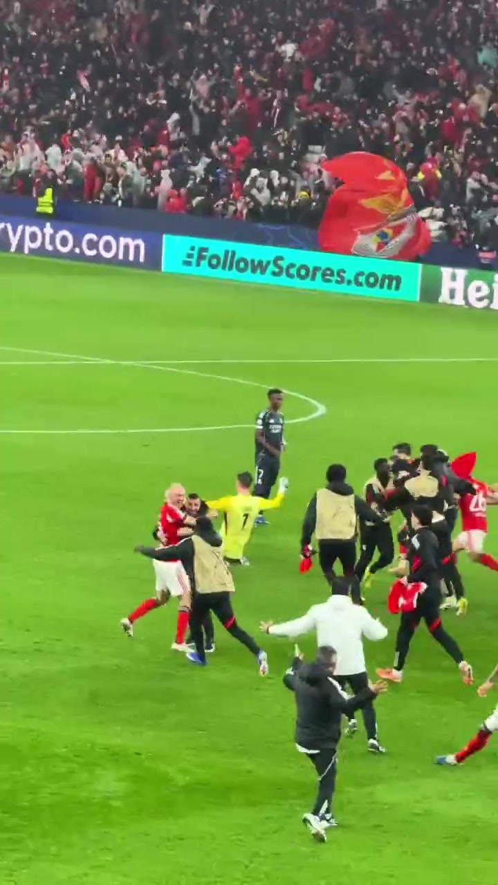 【你怎么看？】这就是足球的魅力！门将特鲁宾读秒进球！本菲卡极