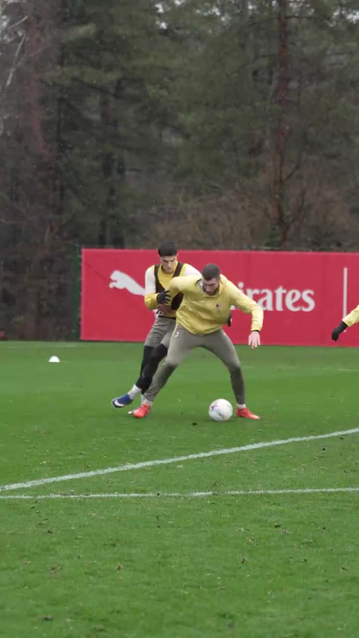 [有道理嘛?]有颗中锋的心？AC米兰训练赛：魔笛助攻帕夫洛维