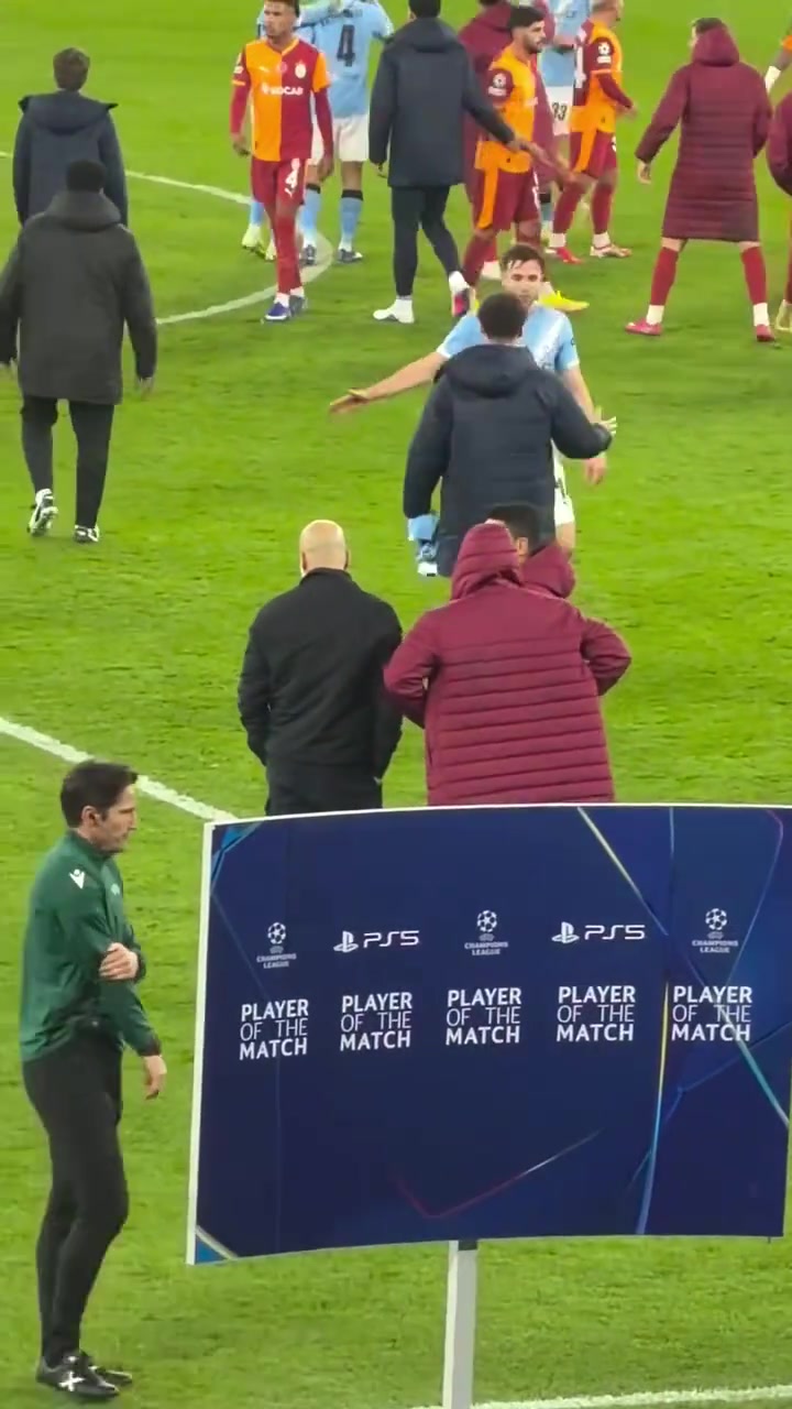 【推荐】师徒重聚！瓜迪奥拉赛后与重返曼城的京多安和萨内交谈叙