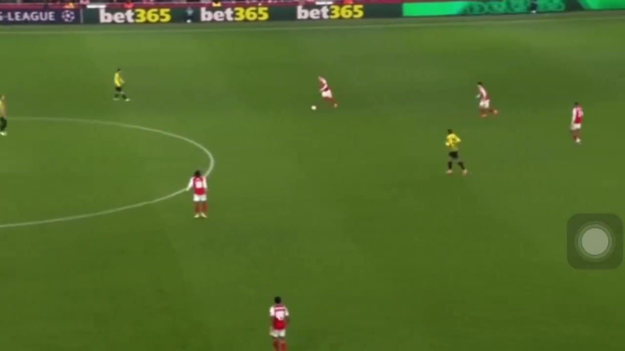 [足球]国外枪迷：现在厄德高对向前传球过敏吗？