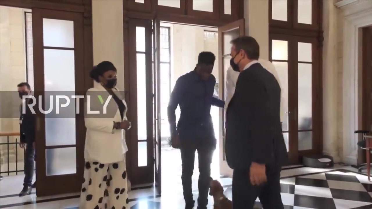 【雄鹿】努力自有收获时！当年希腊总理亲自授予字母哥家人希腊国