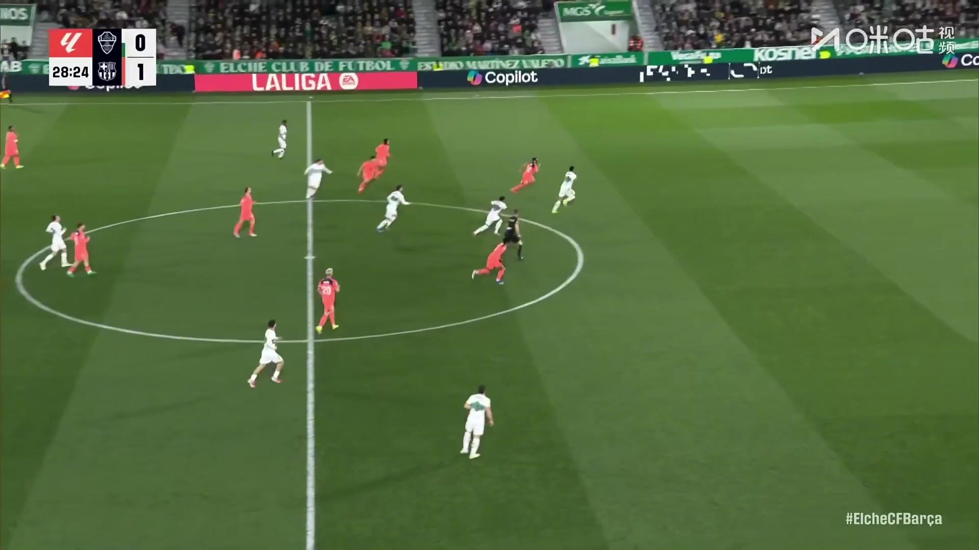 就是打身后！阿尔瓦罗单刀低射远角得手，埃尔切扳平巴萨