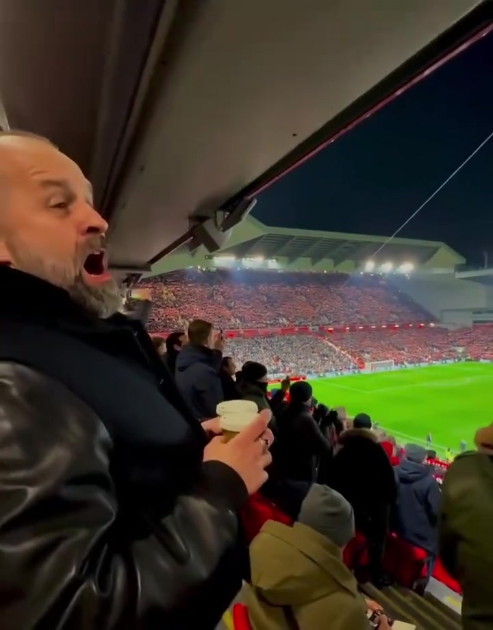 【利物浦】你唱的肯定最好听！《悲惨世界》阿飞叔在安菲尔德高歌