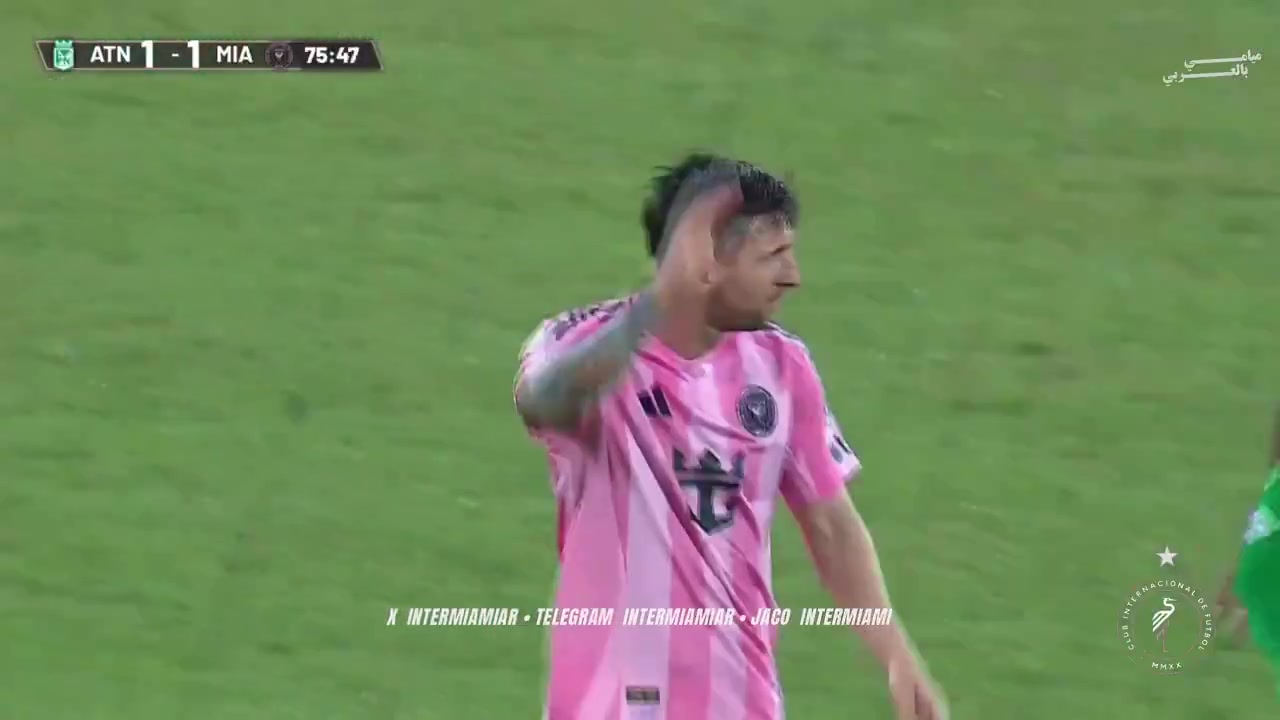 [推荐]梅西被换下时，现场四万多名球迷起身为梅西鼓掌致敬！