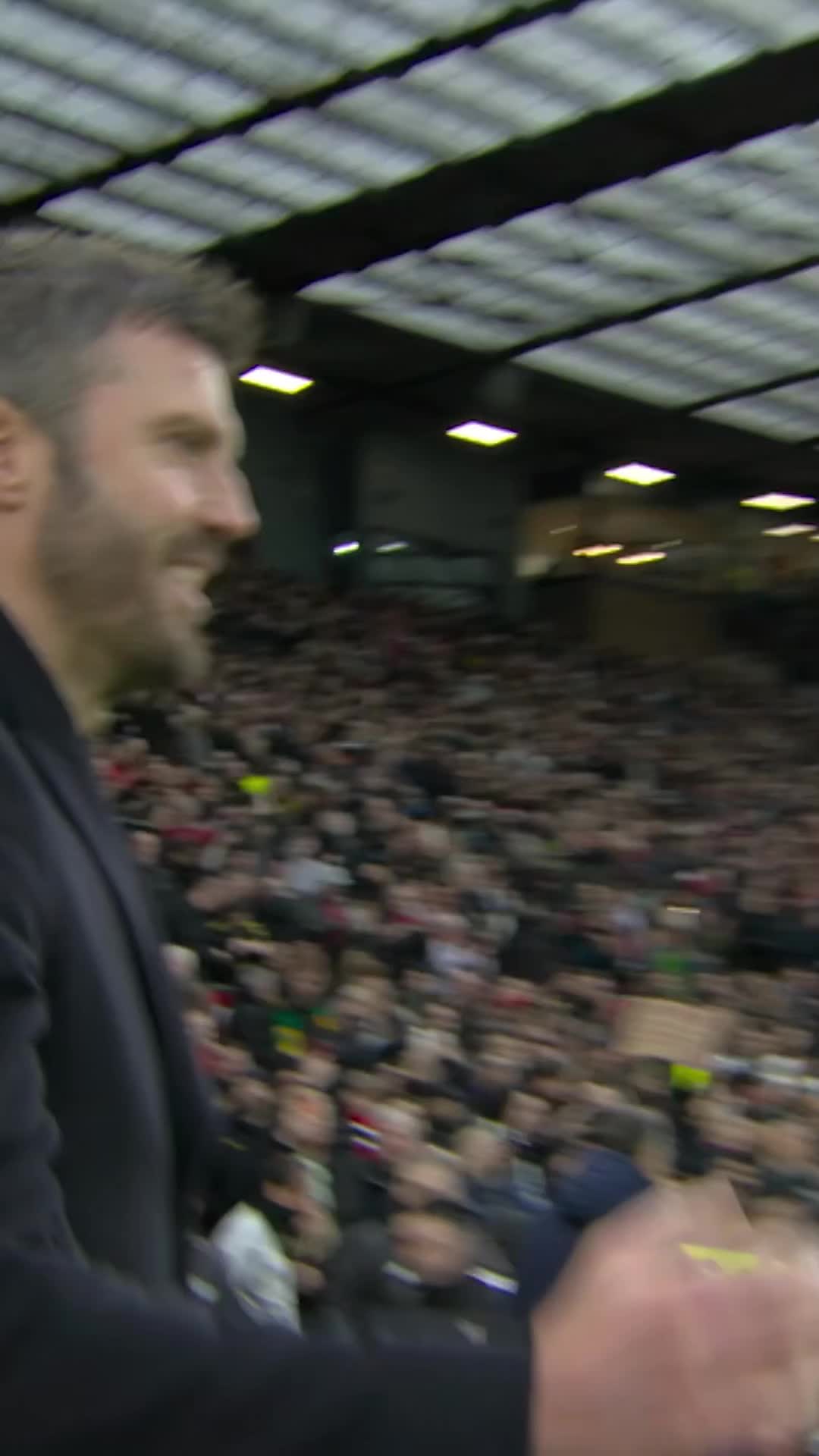 这氛围 爱了！曼联官方：老特拉福德球场赛后景象