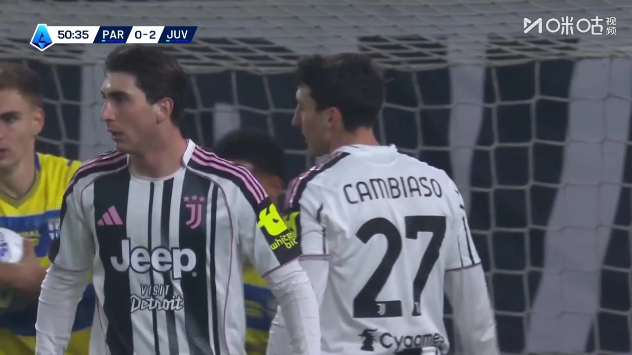 卧底行为！坎比亚索解围神奇将球打进自家球门！