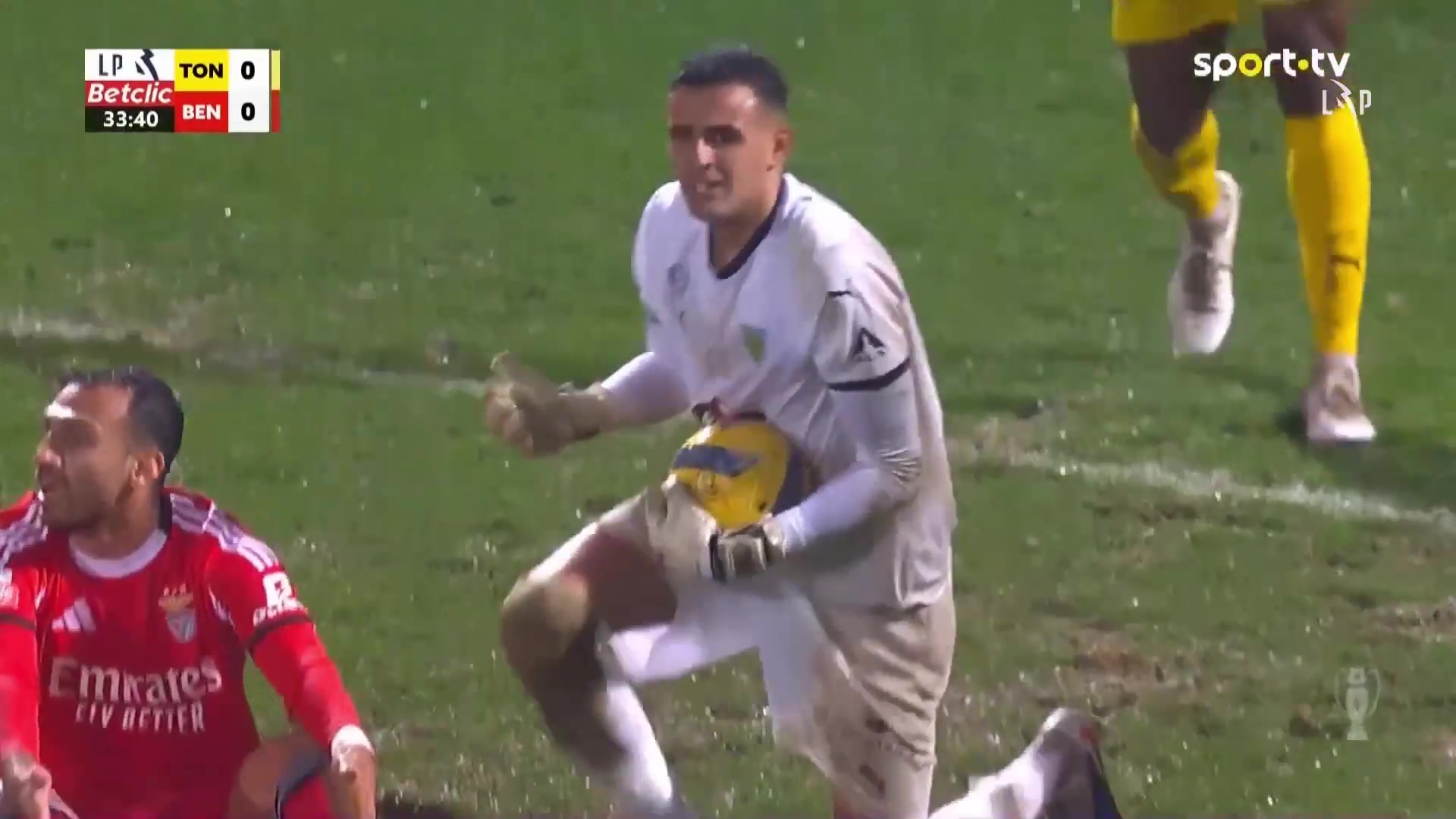 【集锦】葡超-本菲卡全场23射9正破门乏术 本菲卡0-0客平通德拉