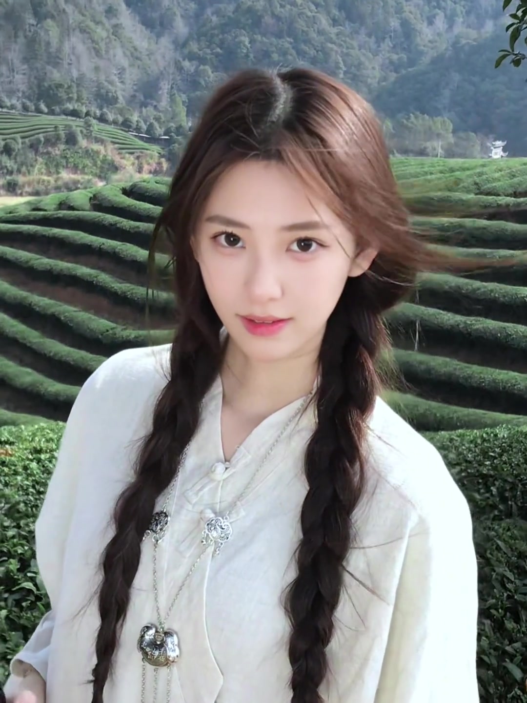 两条麻花辫！鸡腿诺晒自拍：女儿心总如水