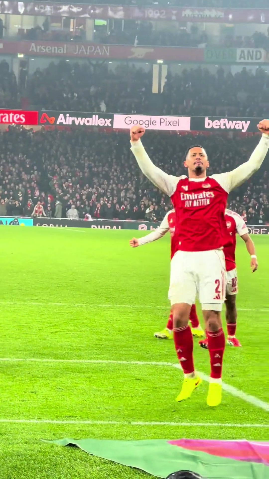 [足球]看到这么激情的萨利巴和凯帕，枪迷们怎能不泪流满面