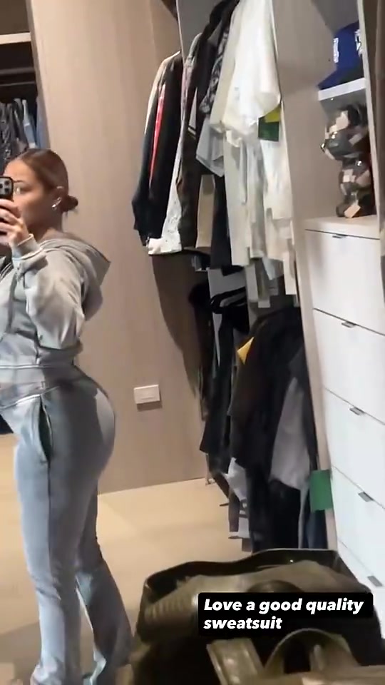 【NBA】哈登女友在衣帽间自拍秀丰满臀部，这是登哥最爱吧