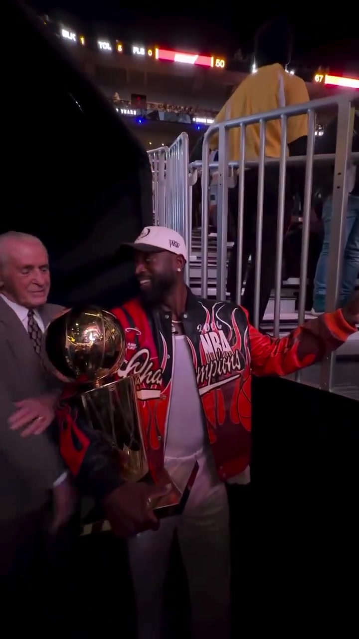 【篮球】一晃都20年了！热火06年夺冠纪念活动，韦德手捧冠军